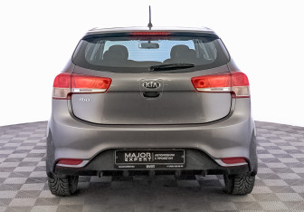 Подержанный автомобиль Kia Rio Hatchback 2015 года (6 фото)