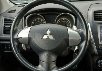 Подержанный автомобиль Mitsubishi ASX 2012 года (12 фото)