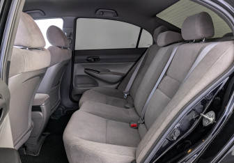 Подержанный автомобиль Honda Civic Sedan 2008 года (18 фото)
