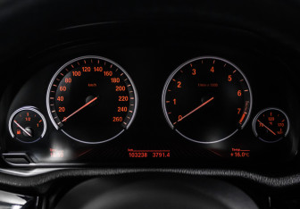 Подержанный автомобиль BMW X4 2018 года (10 фото)