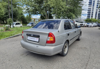 Подержанный автомобиль Hyundai Accent Sedan 2010 года (6 фото)