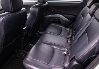 Подержанный автомобиль Mitsubishi Outlander 2011 года (11 фото)