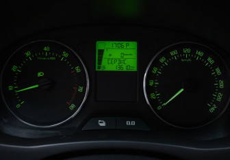Подержанный автомобиль Skoda Fabia Hatchback 2012 года (12 фото)