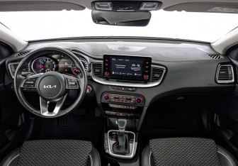 Подержанный автомобиль Kia Ceed Hatchback 2022 года (14 фото)