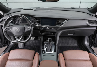 Подержанный автомобиль Opel Insignia Wagon 2020 года (14 фото)