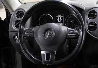 Подержанный автомобиль Volkswagen Tiguan 2012 года (17 фото)