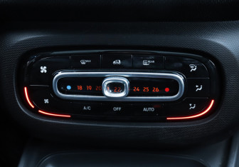 Подержанный автомобиль Smart Forfour 2016 года (14 фото)