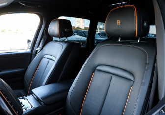 Подержанный автомобиль Rolls-Royce Cullinan 2019 года (25 фото)