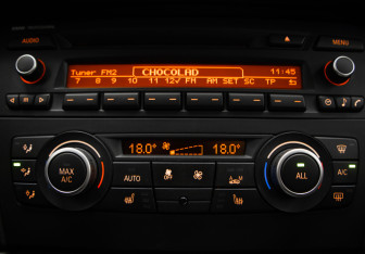 Подержанный автомобиль BMW X1 2012 года (23 фото)