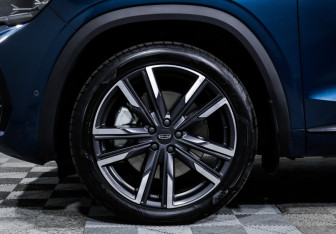 Подержанный автомобиль Geely Monjaro 2023 года (15 фото)