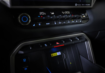 Подержанный автомобиль Toyota Tundra 2022 года (18 фото)