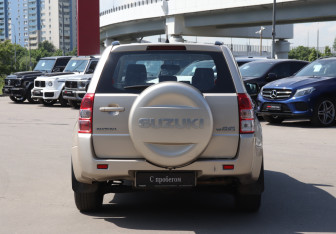 Подержанный автомобиль Suzuki Grand Vitara 2011 года (6 фото)
