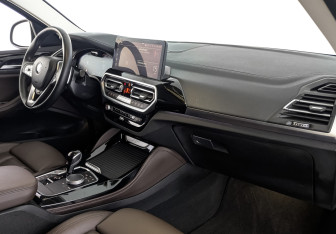 Подержанный автомобиль BMW X4 2022 года (13 фото)