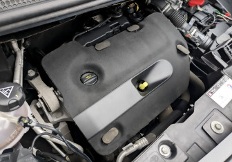 Подержанный автомобиль Peugeot Traveller 2022 года (9 фото)