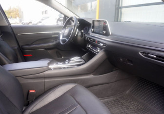 Подержанный автомобиль Hyundai Sonata 2019 года (10 фото)