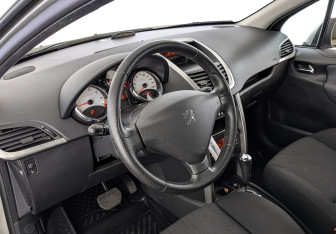 Подержанный автомобиль Peugeot 207 Hatchback 2008 года (15 фото)