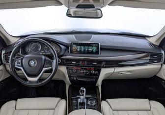 Подержанный автомобиль BMW X5 2017 года (14 фото)