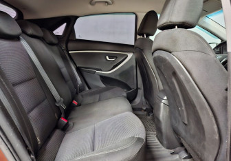 Подержанный автомобиль Hyundai i30 Hatchback 2012 года (11 фото)