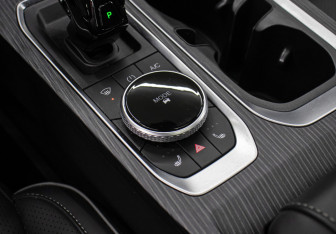 Подержанный автомобиль Jaecoo J7 2023 года (16 фото)