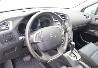 Подержанный автомобиль Citroen C4 Hatchback 2011 года (14 фото)