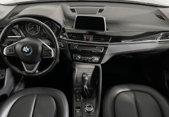Подержанный автомобиль BMW X1 2017 года (11 фото)
