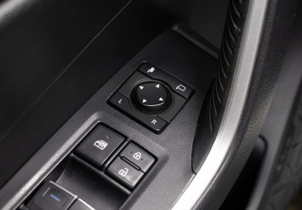 Подержанный автомобиль Toyota RAV4 2021 года (19 фото)