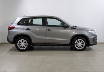 Подержанный автомобиль Suzuki Vitara 2021 года (10 фото)
