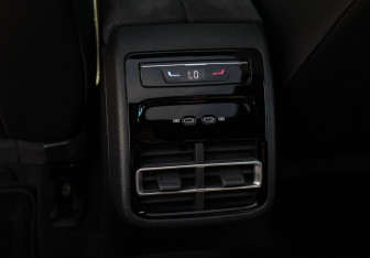 Подержанный автомобиль Volkswagen Tiguan 2024 года (11 фото)