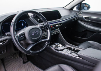 Подержанный автомобиль Hyundai Sonata 2021 года (9 фото)