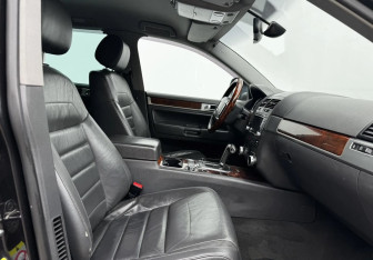 Подержанный автомобиль Volkswagen Touareg 2008 года (10 фото)