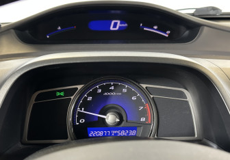 Подержанный автомобиль Honda Civic Sedan 2007 года (12 фото)