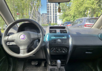 Подержанный автомобиль Fiat Sedici 2008 года (9 фото)