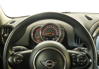 Подержанный автомобиль MINI Countryman 2020 года (11 фото)