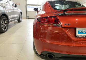 Подержанный автомобиль Audi TT Coupe 2010 года (8 фото)