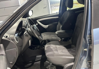 Подержанный автомобиль Renault Logan Sedan 2013 года (7 фото)