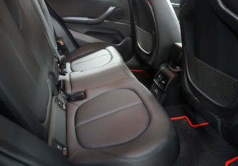 Подержанный автомобиль BMW X1 2020 года (10 фото)