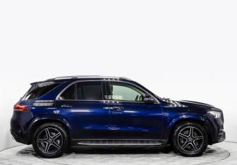 Подержанный автомобиль Mercedes-Benz GLE 2020 года (3 фото)