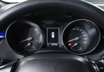 Подержанный автомобиль Toyota C-HR 2021 года (11 фото)