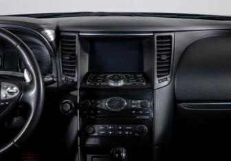 Подержанный автомобиль Infiniti QX70 2014 года (13 фото)