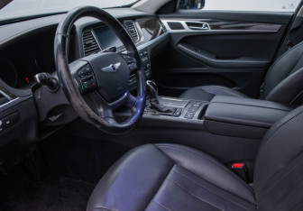 Подержанный автомобиль Hyundai Genesis 2014 года (10 фото)