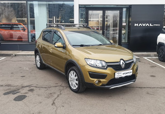 Подержанный автомобиль Renault Sandero 2017 года (3 фото)