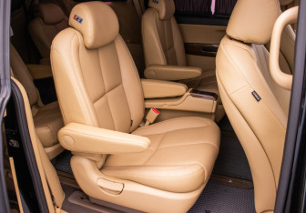 Подержанный автомобиль Kia Carnival 2016 года (9 фото)