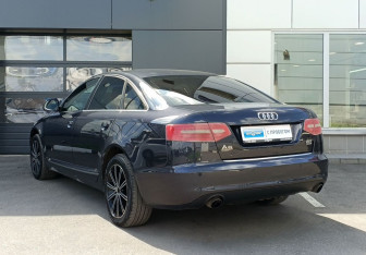 Подержанный автомобиль Audi A6 Sedan 2010 года (7 фото)