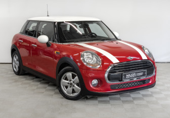 Подержанный автомобиль MINI Hatch 2017 года (3 фото)