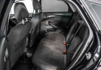 Подержанный автомобиль Ford Focus Hatchback 2016 года (14 фото)