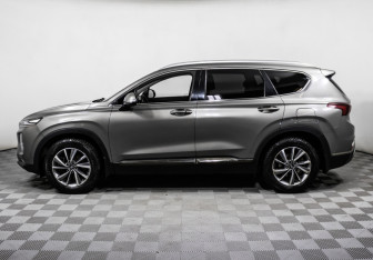 Подержанный автомобиль Hyundai Santa Fe 2019 года (8 фото)