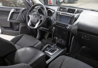 Подержанный автомобиль Toyota Land Cruiser Prado 2017 года (11 фото)