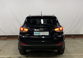 Подержанный автомобиль Hyundai ix35 2011 года (6 фото)
