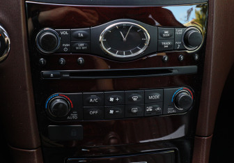 Подержанный автомобиль Infiniti EX 2013 года (16 фото)