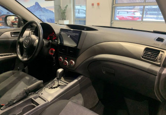 Подержанный автомобиль Subaru Impreza Hatchback 2007 года (14 фото)